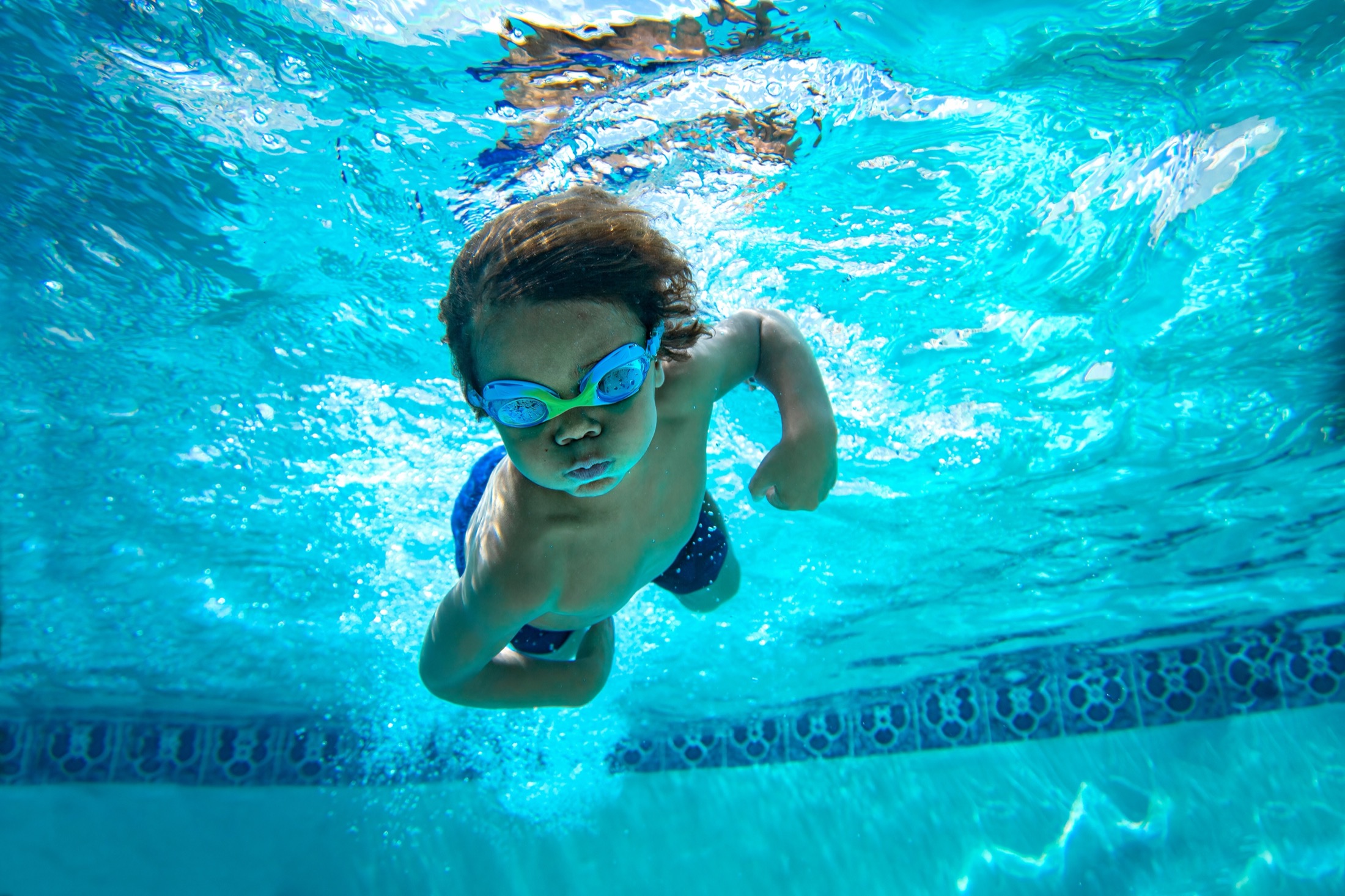 Young swimmer underwater at a learn-to-swim session